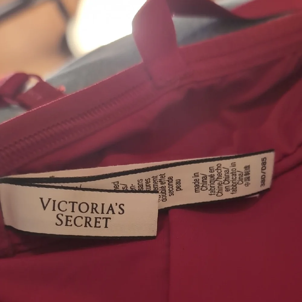 Victoria's Secret Vibrant Red Bra - Picture 2 of 9